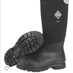 Muck chore boots